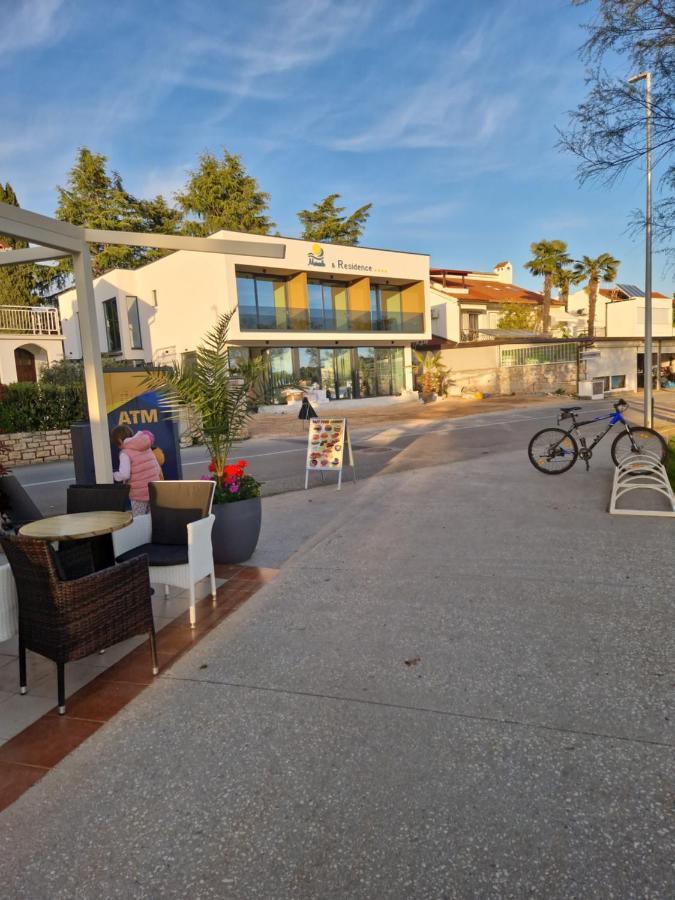 Maresole Beachfront Residence Пореч Экстерьер фото