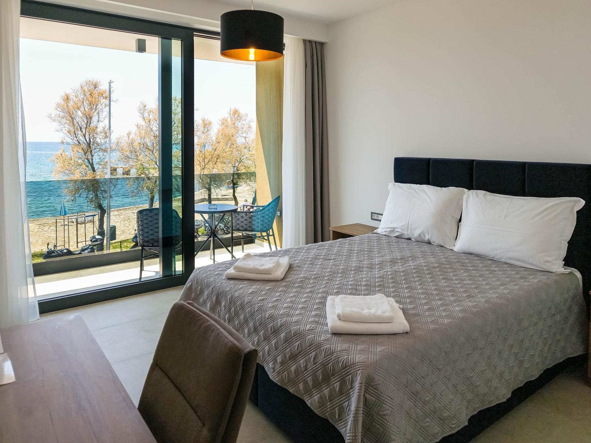 Maresole Beachfront Residence Пореч Экстерьер фото